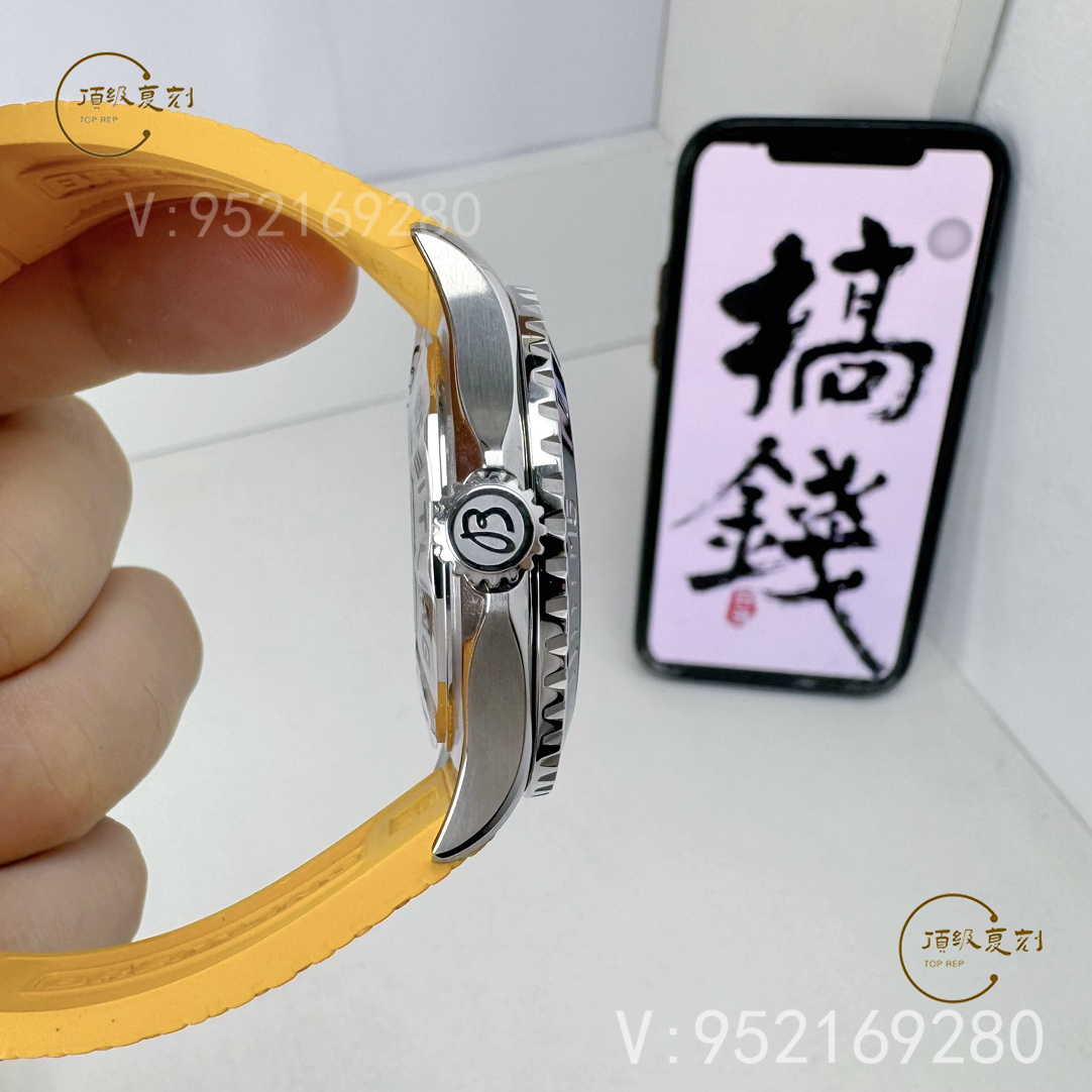 BLS廠(chǎng)百年靈超級(jí)海洋彩虹盤(pán)A17375211:2824機(jī)芯搭載的精致復(fù)刻-復(fù)刻表